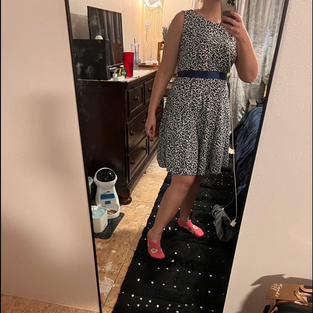 Flowy blue and white dress midi